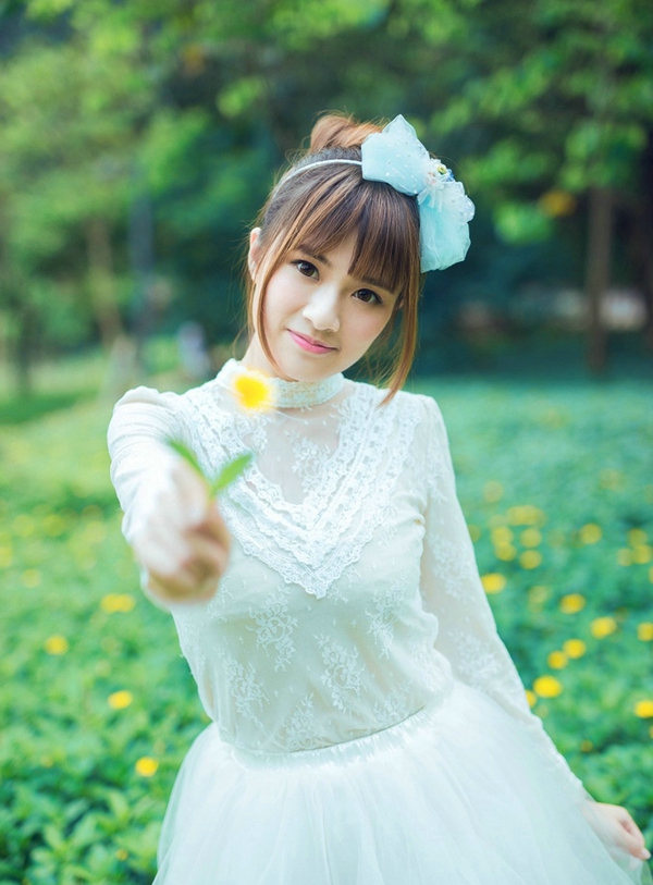 “原本我也如此认为。”诸葛亮摇头道：“但关中能够如此轻易兵不血刃拿下成都，皆是此人所谋。”